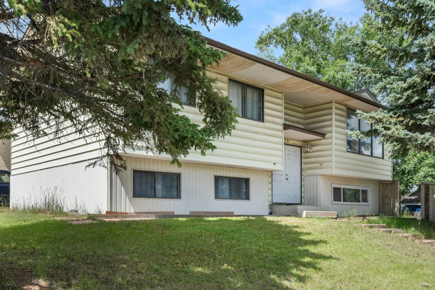 Exterior of the Southeast Calgary home containing the legal suite thumbnail